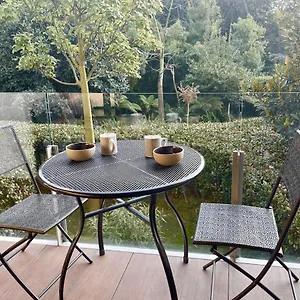  Ferienhaus Oxford 1 Bedroom In A Brand New Building With A Pool