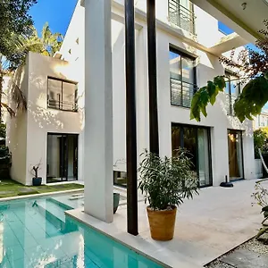 Villa Rumah Bali, Cannes